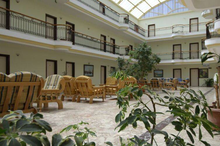 Rose Hotel