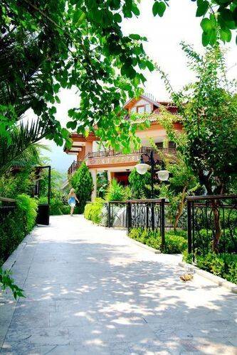 Rose Hotel