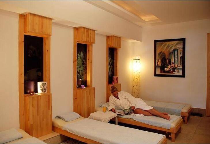 Side Breeze Hotel (Ex. Monachus Park)