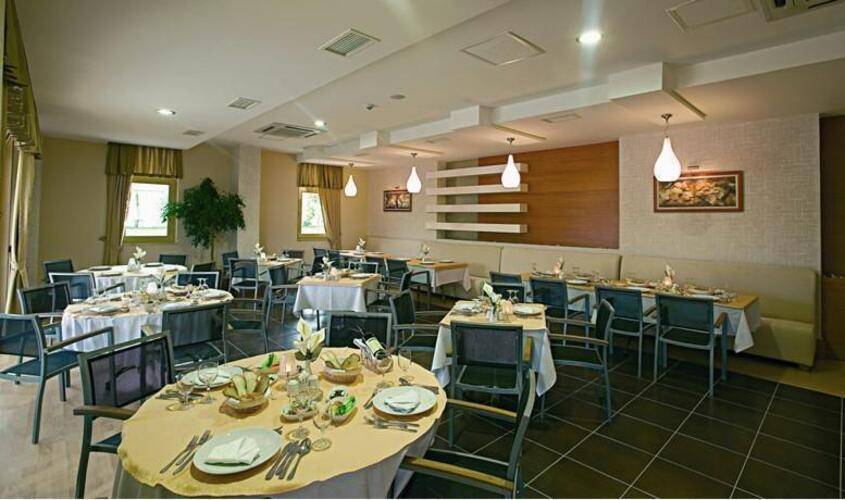 Side Breeze Hotel (Ex. Monachus Park)