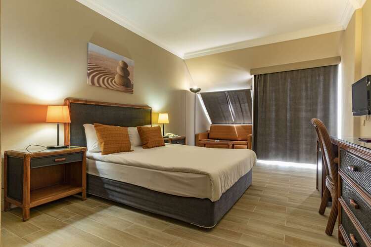 Queen's Park Goynuk Hotel