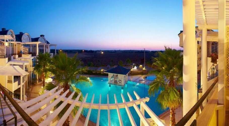Seahorse Deluxe Hotel & Residence