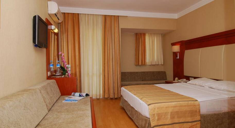 Julian Club Hotel