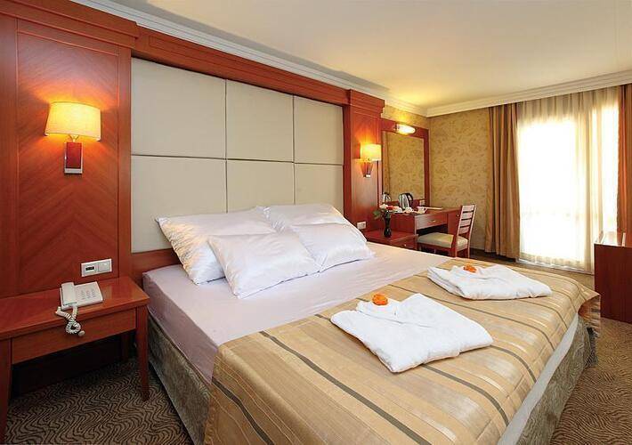 Julian Club Hotel
