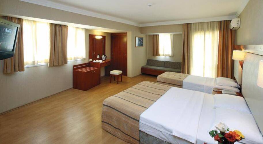 Julian Club Hotel