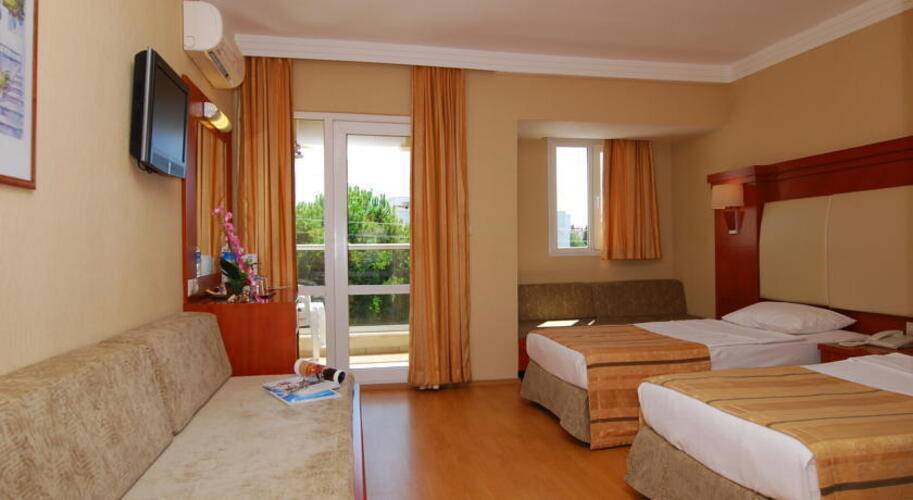 Julian Club Hotel