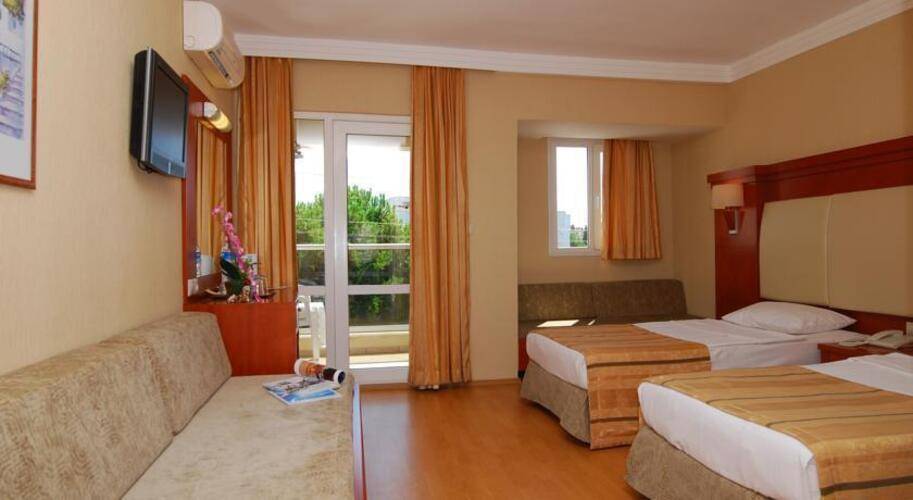 Julian Club Hotel