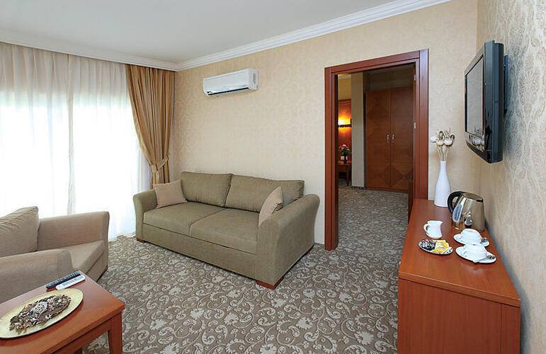 Julian Club Hotel