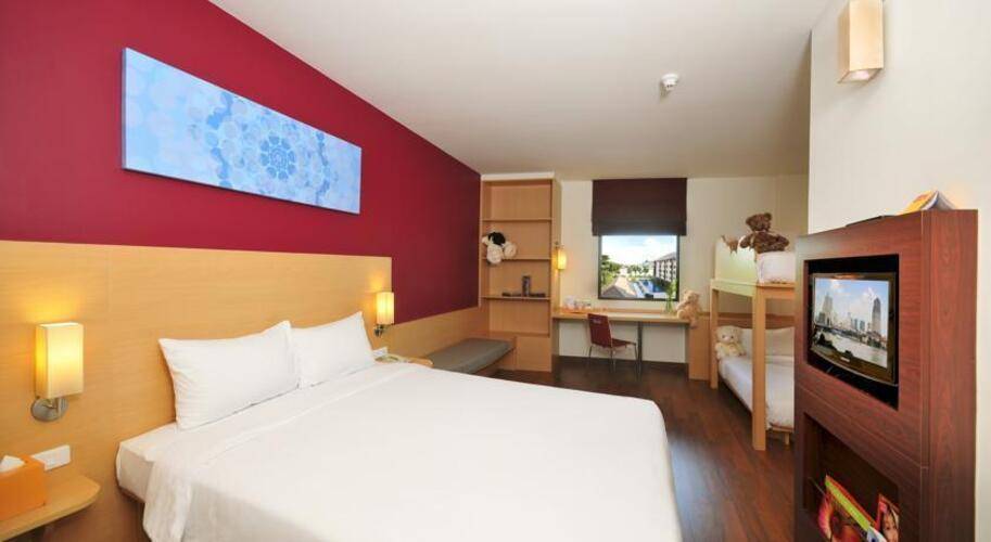 Ibis Bangkok Riverside