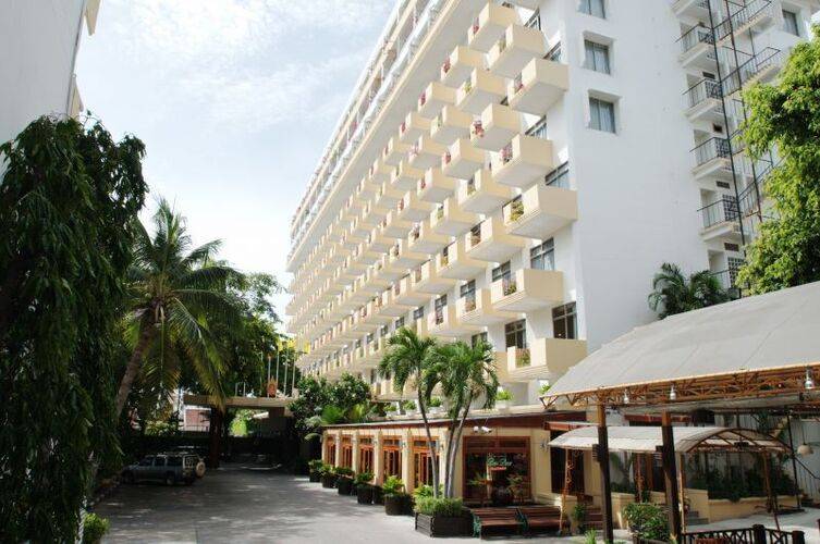 Golden Beach Hotel