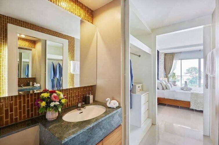 Royal Beach View Hotel