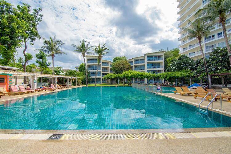 Chom View Hotel & Residences