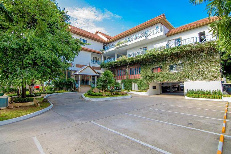 Chom View Hotel & Residences