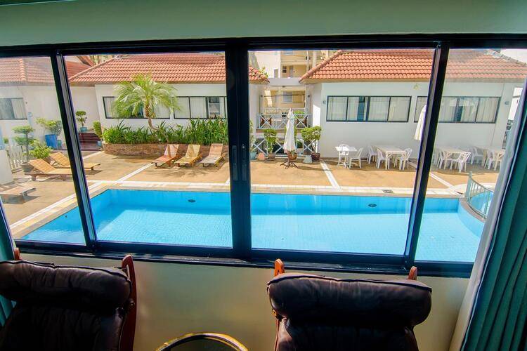 Chom View Hotel & Residences