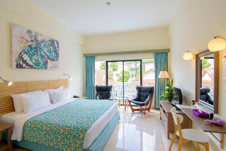 Chom View Hotel & Residences