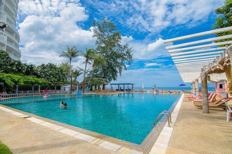 Chom View Hotel & Residences