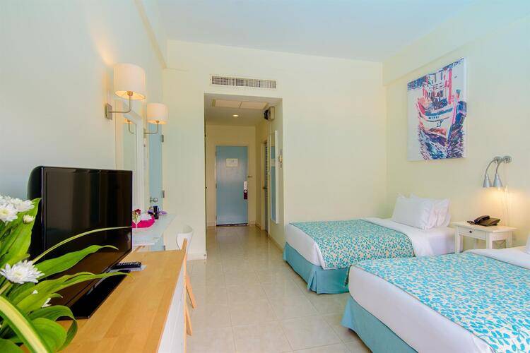Chom View Hotel & Residences