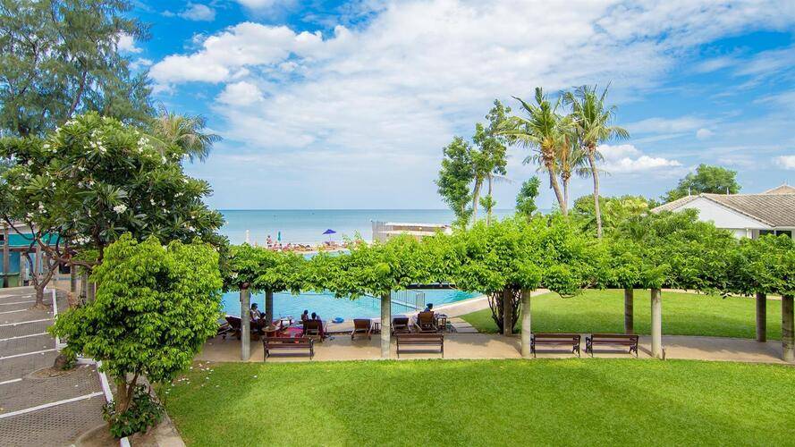 Chom View Hotel & Residences