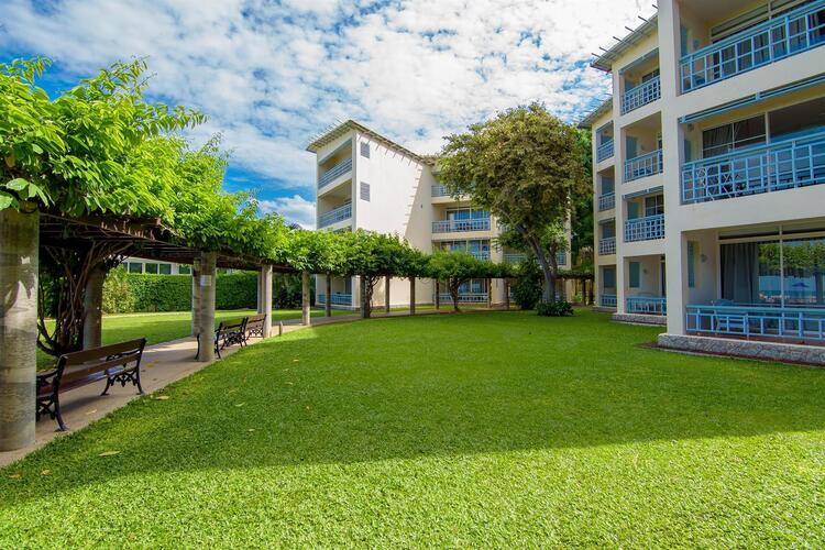 Chom View Hotel & Residences