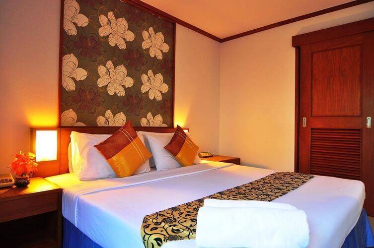 Rattana Beach Hotel