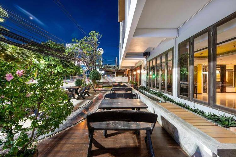 The Jomtien Twelve Boutique Hotel