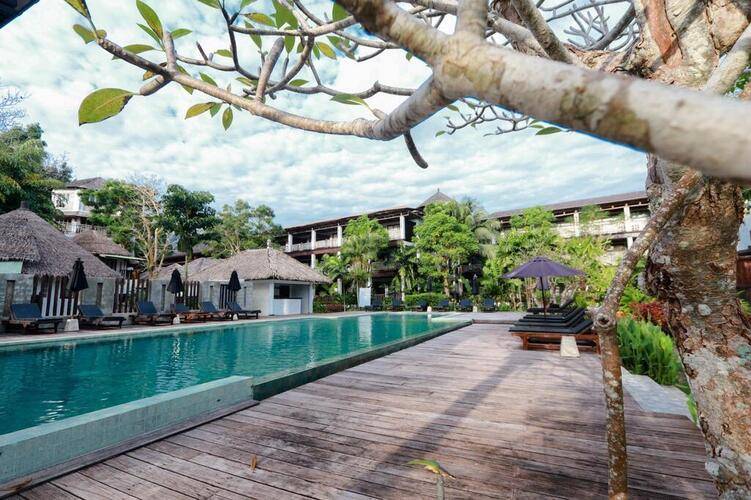Aana Resort & Spa