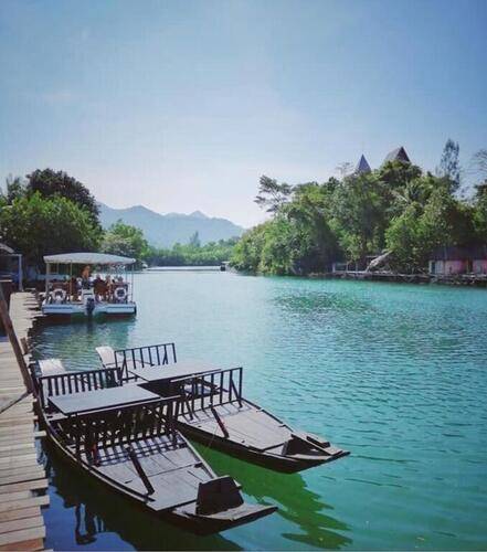 Aana Resort & Spa