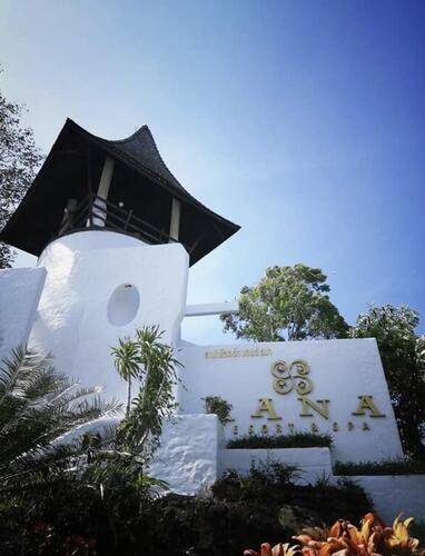 Aana Resort & Spa
