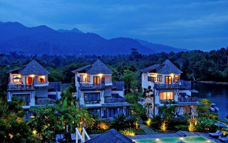 Aana Resort & Spa