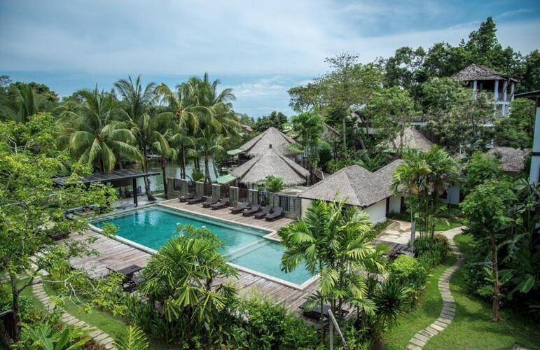 Aana Resort & Spa