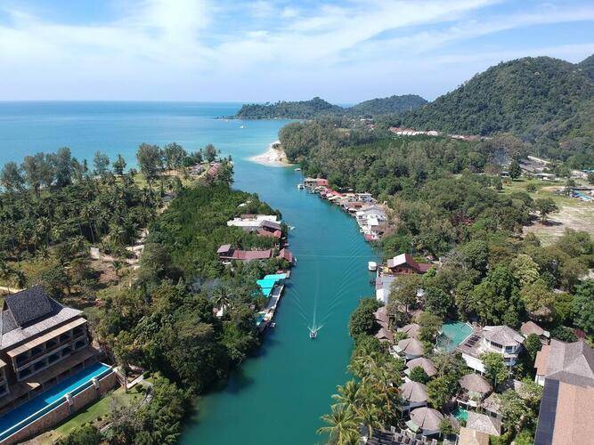 Aana Resort & Spa