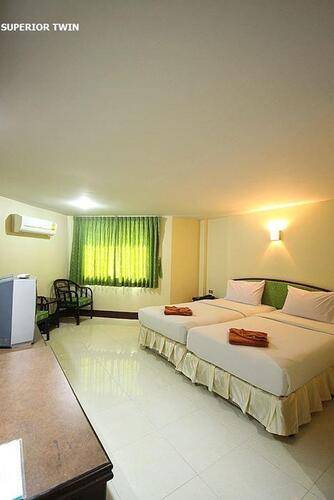 Twin Palms Resort