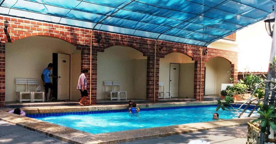 Twin Palms Resort