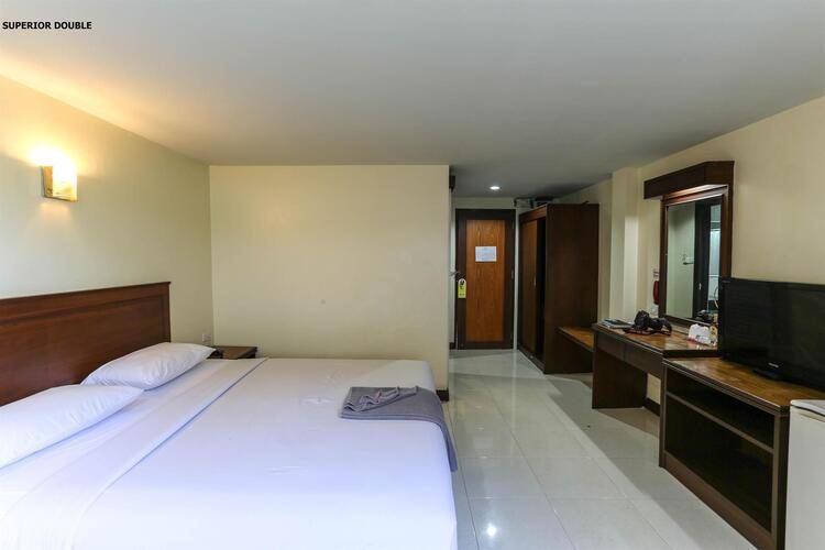 Twin Palms Resort