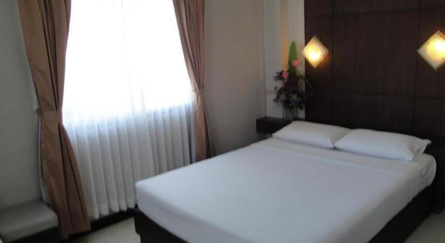 Flipper House Hotel