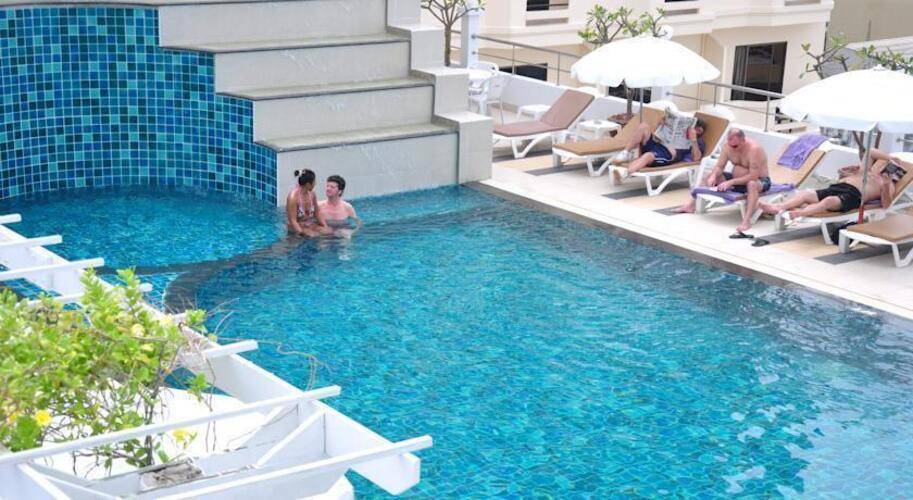 Flipper House Hotel