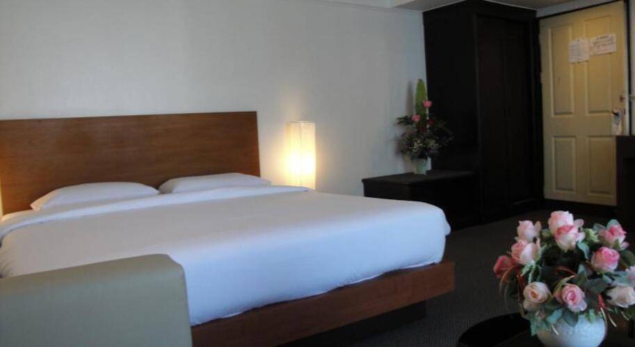 Flipper House Hotel