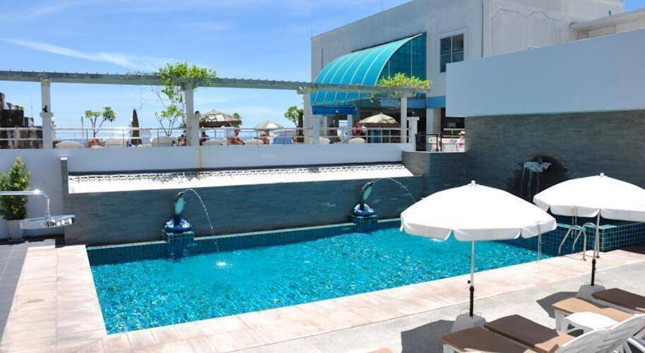 Flipper House Hotel