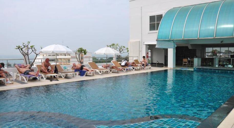 Flipper House Hotel