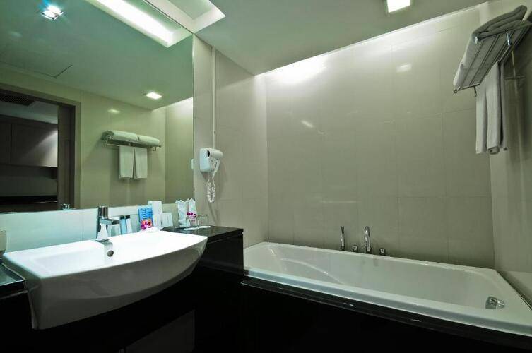 The Ashlee Heights Patong Hotel & Suites