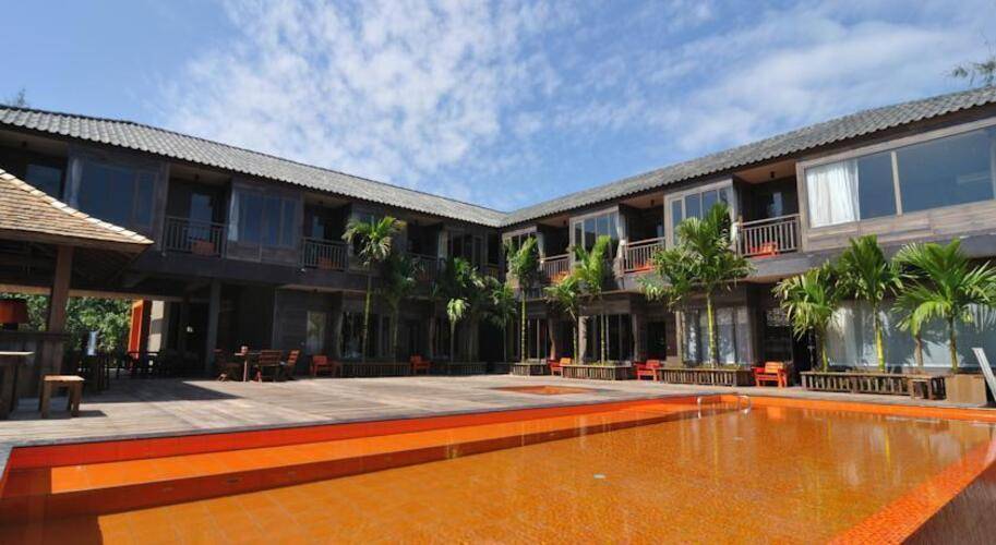 Baan Ploy Sea