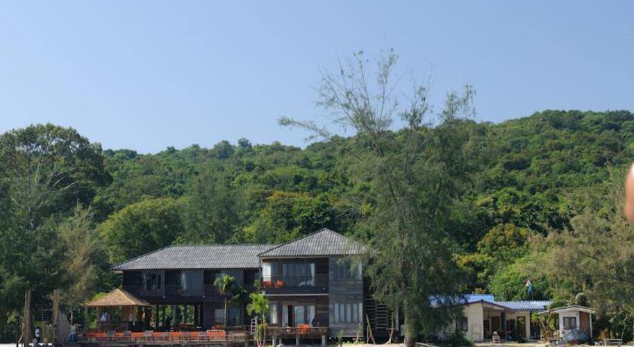 Baan Ploy Sea