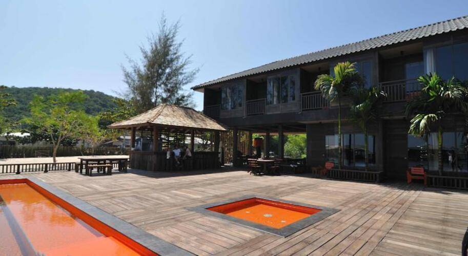 Baan Ploy Sea