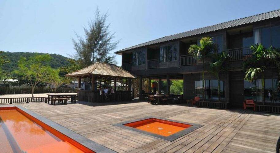Baan Ploy Sea