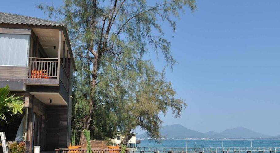 Baan Ploy Sea