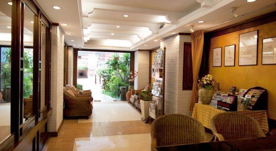 Nora Lakeview Hotel