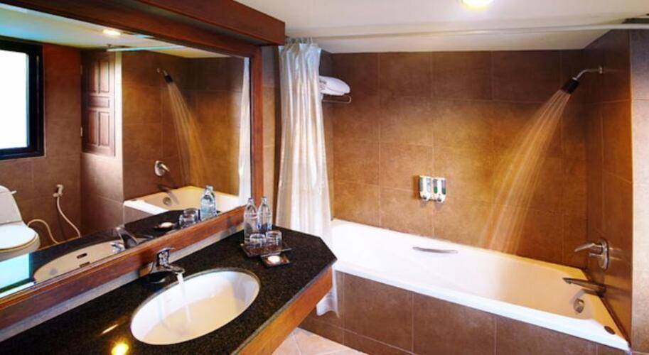 Nora Lakeview Hotel