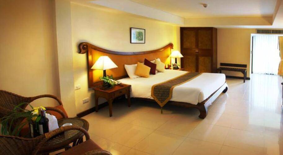 Nora Lakeview Hotel