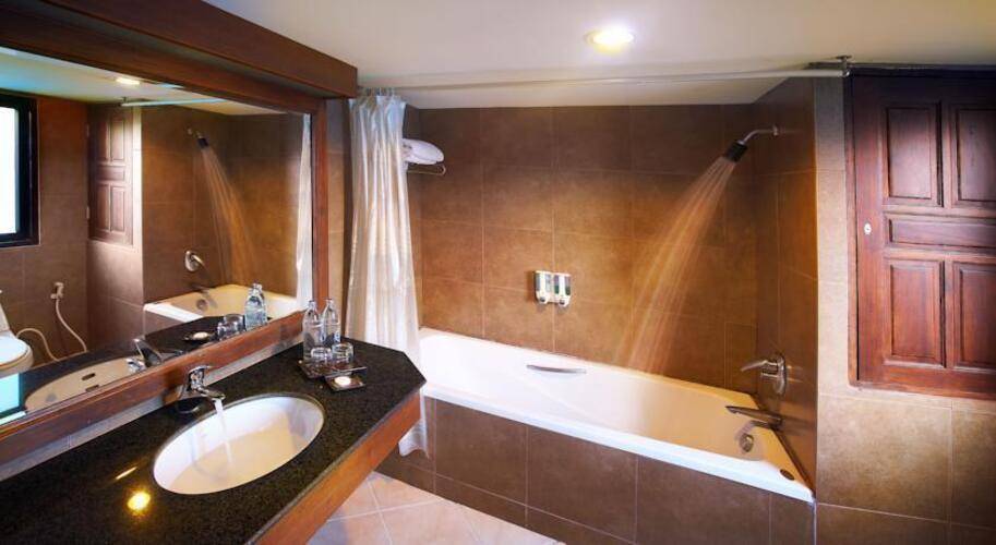 Nora Lakeview Hotel