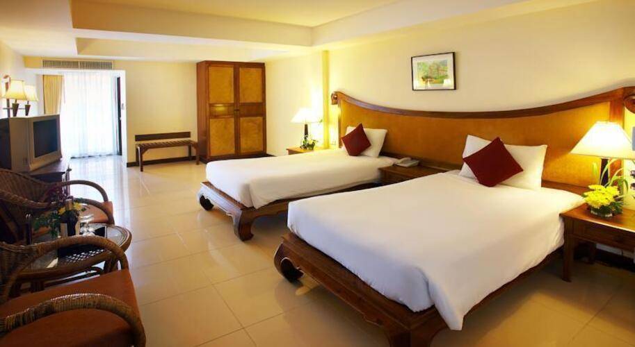 Nora Lakeview Hotel